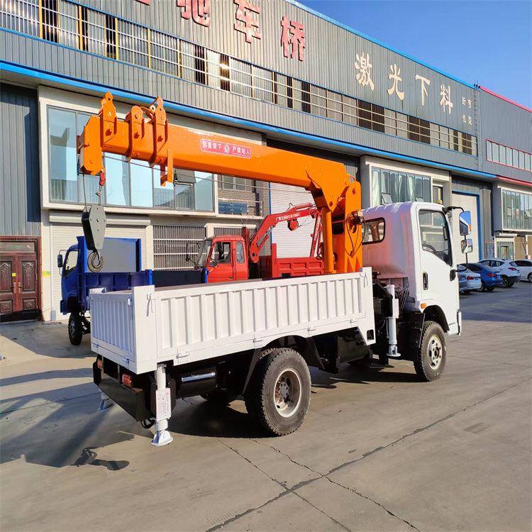 怀柔区三轮随车吊定制 农用改装机自备吊中瑞长期出售